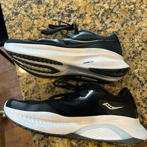 Like new Saucony running shoes-women 8
